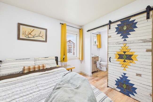 Building Photo - 309 W Farewell St