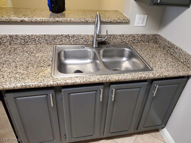 Building Photo - 5055 W Hacienda Ave