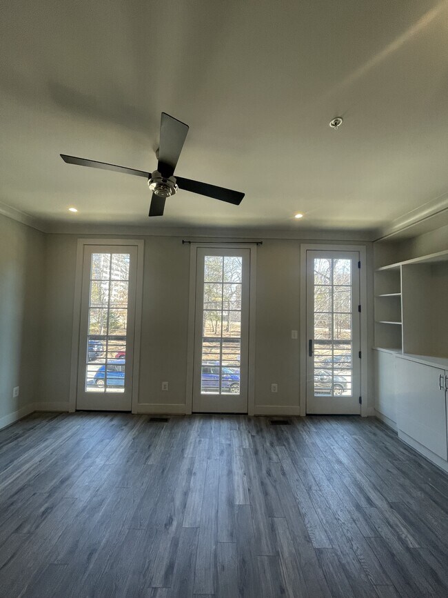 Building Photo - 918 N Buchanan St