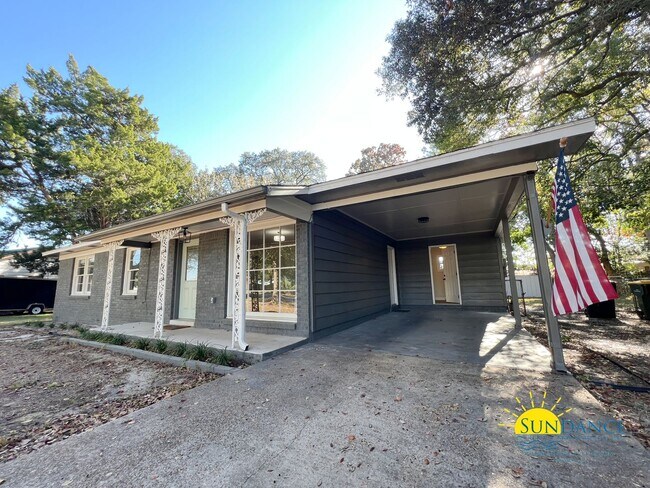 Building Photo - Stunning 3 Bedroom Home in Fort Walton Beach!s