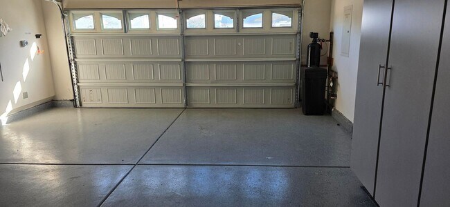 Building Photo - Beautiful Solar Home in Jurupa Valley Available Now!