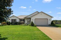 Building Photo - Four bedroom ranch style home in Mattawan!