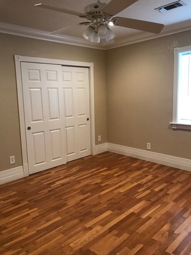 Building Photo - 2601 W 3rd St