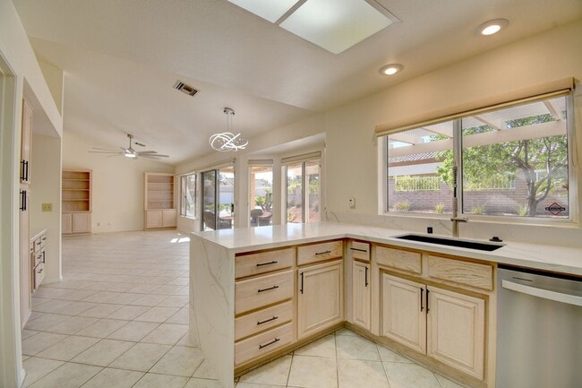 Building Photo - 2433 Sunup Dr