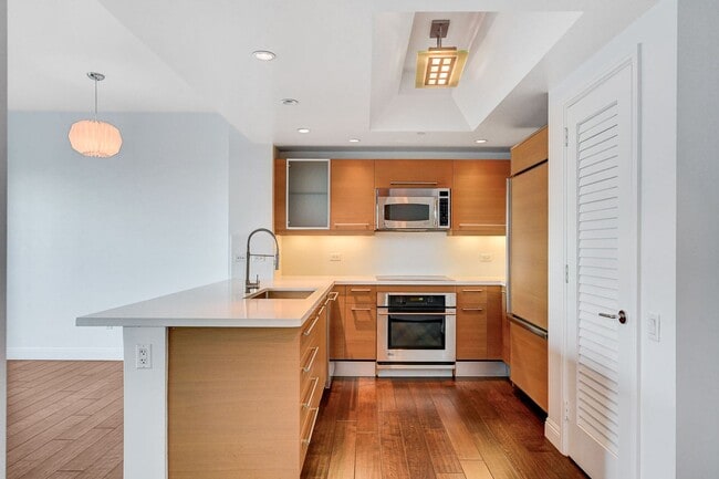 Building Photo - Turnberry Towers 2705W-City/Golf Course Views from this Stunning 1Bd/1.5Ba Residence