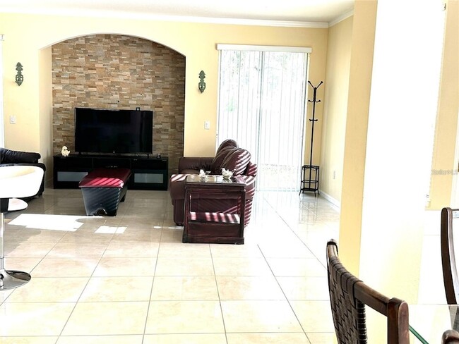 Building Photo - 1971 Estancia Cir
