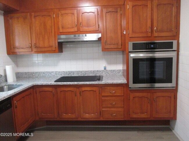 Building Photo - 52D Cambridge Ct