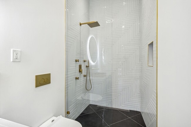 Building Photo - 1229 Strathmore Dr