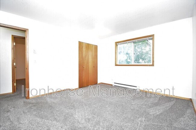 Building Photo - 519 S 15th Ave