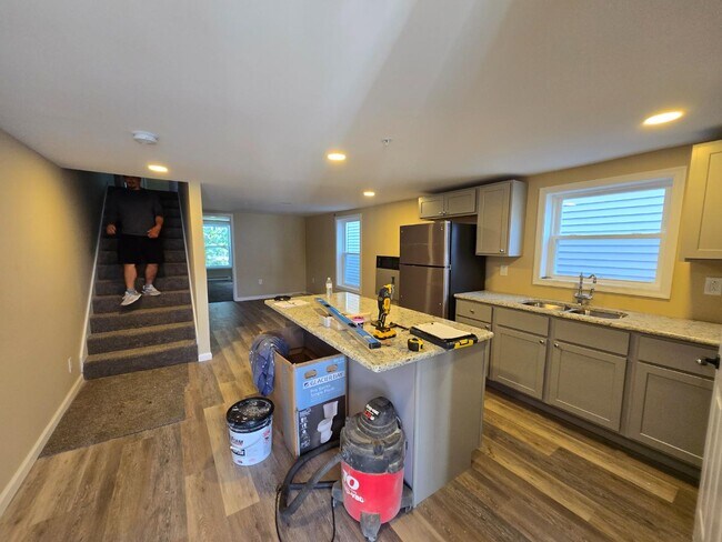 Building Photo - 109 2nd St