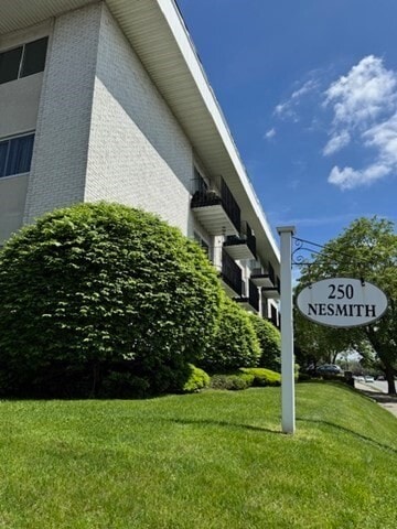 Building Photo - 250 Nesmith St