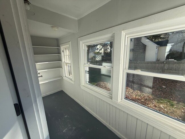 Building Photo - Newly Renovated Single Family in West Haven! Central A/C!