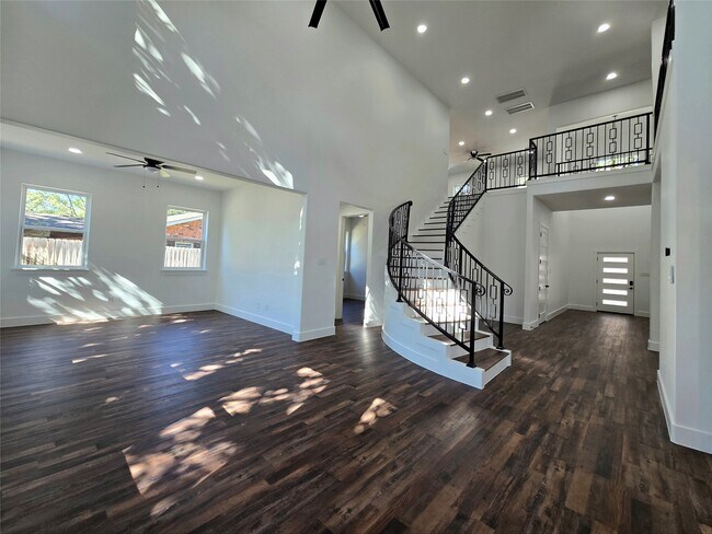 Building Photo - 14811 Wallach Dr