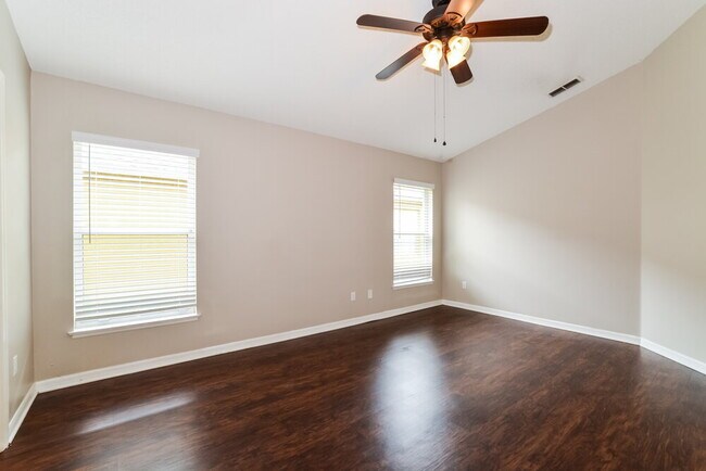 Building Photo - 4240 Forest Island Dr