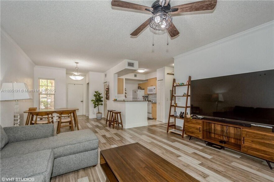 Building Photo - 2439 Centergate Dr