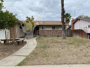 Building Photo - 3 bedroom/2 bathroom home