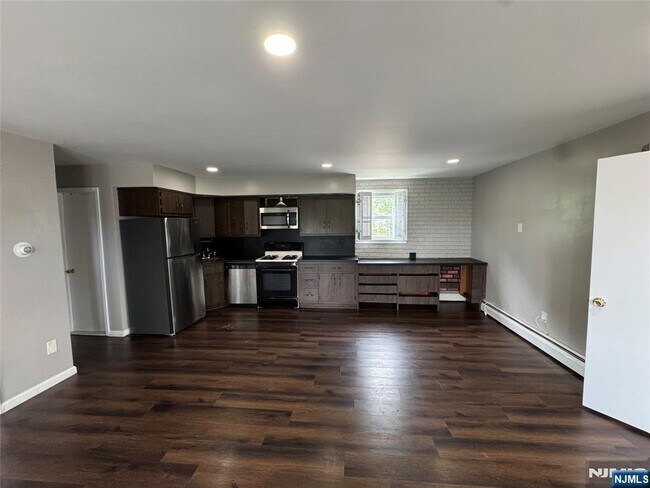 Building Photo - 27 Overpeck Ave