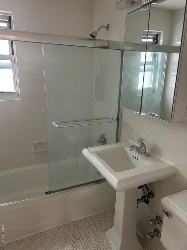 Building Photo - 15 Schenck Ave