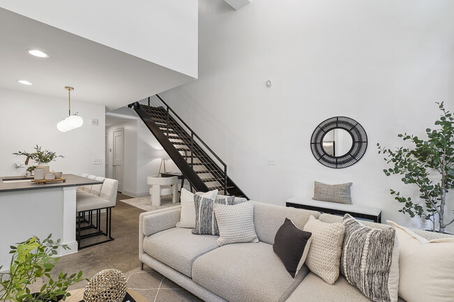 Building Photo - 905 Juniper St NE