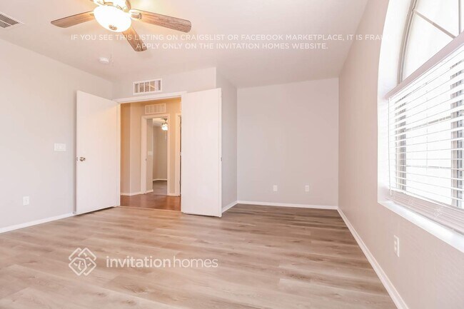 Building Photo - 23854 W Hadley St