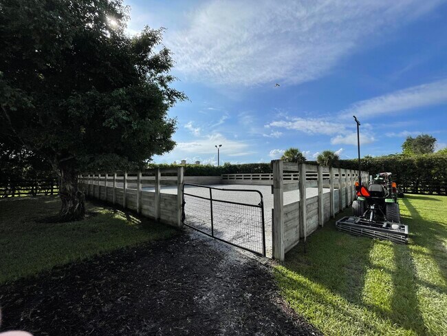 Building Photo - 14372 Equestrian Way