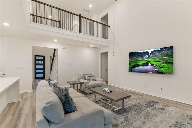 Building Photo - 737 Leeward Pass