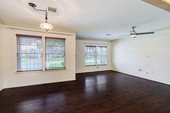 Building Photo - 2207 Stonecrest Dr