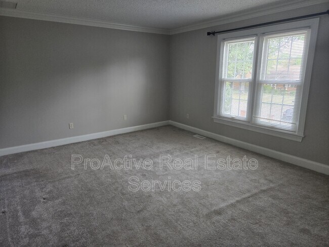 Building Photo - 674 Lord Dunmore Dr
