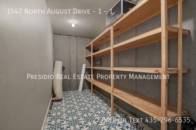Building Photo - 1547 N August Dr