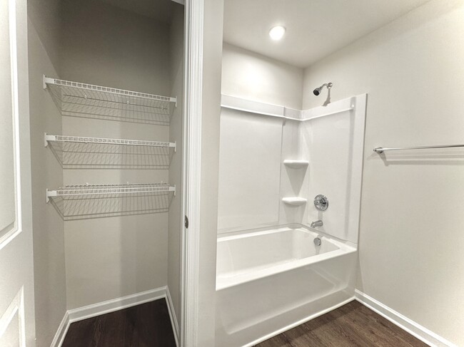 Master Bath - 220 Sarnesfield Way