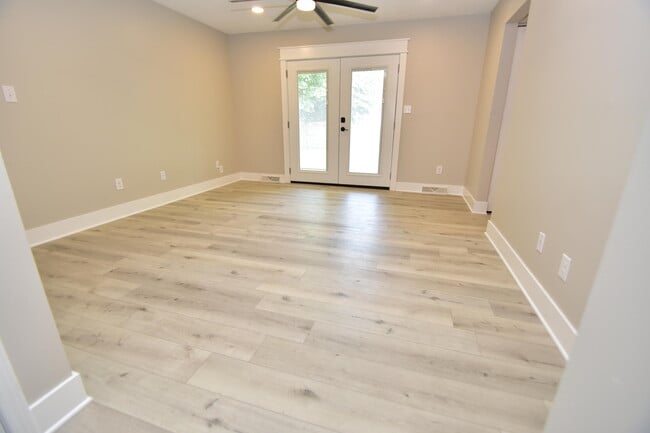 Building Photo - 3805 Wedgewood Ct