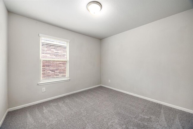 Building Photo - 22630 Rosebush Hl Rd