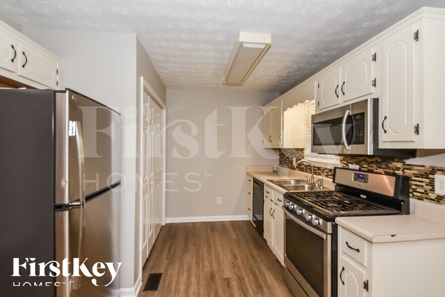 Building Photo - 176 Shadow Wood Dr