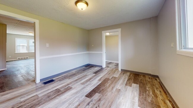 Building Photo - 4023 Valley Rd