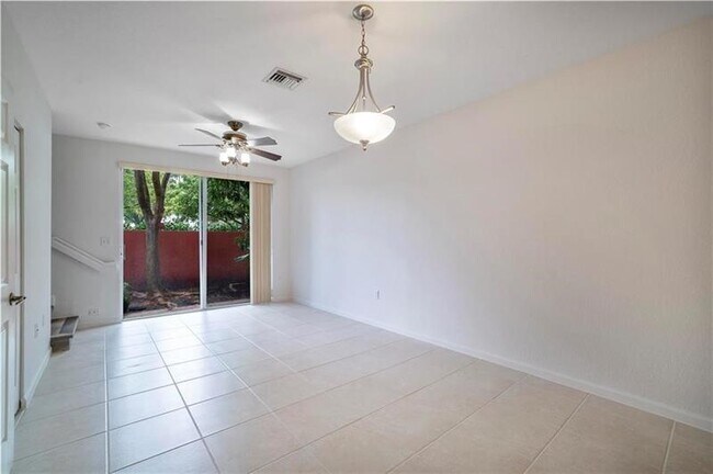 Building Photo - 6373 Landings Way