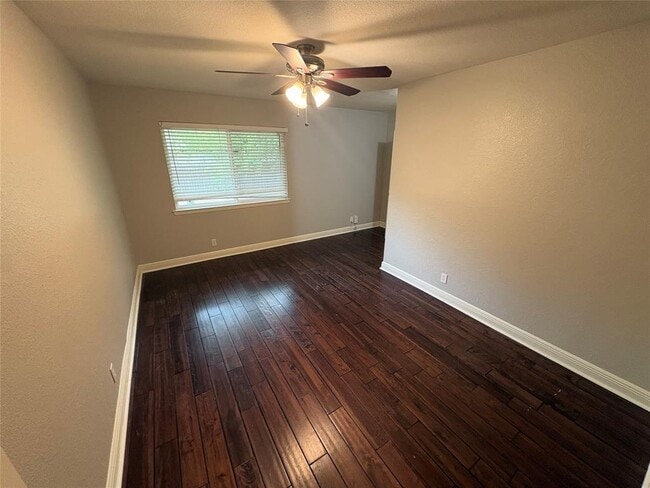 Building Photo - 10106 Missel Thrush Dr