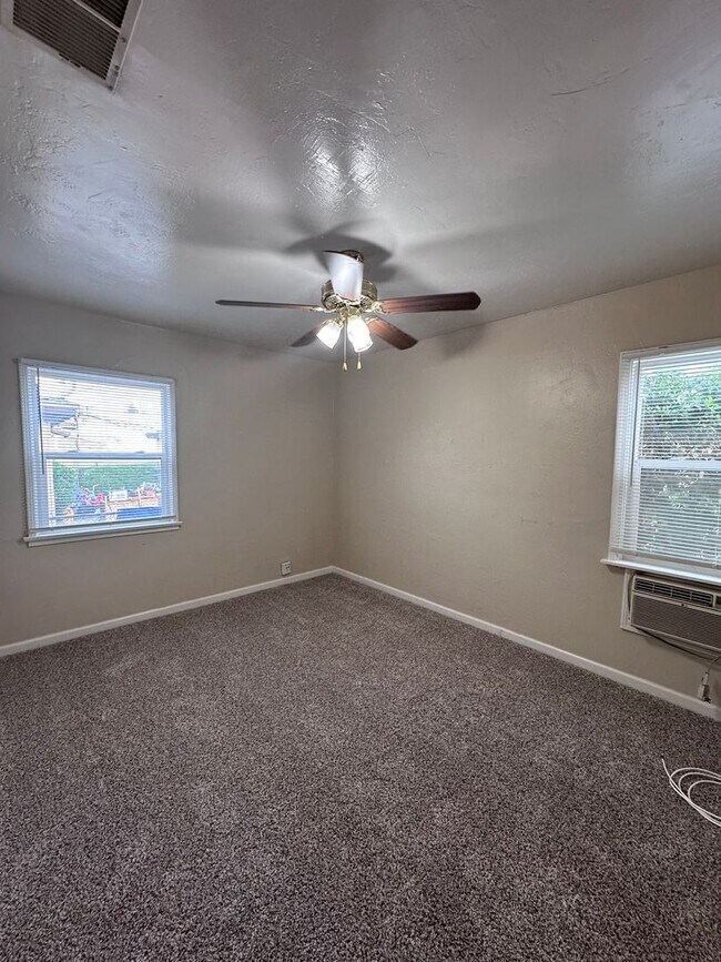 Building Photo - 2114 Brundage Ln