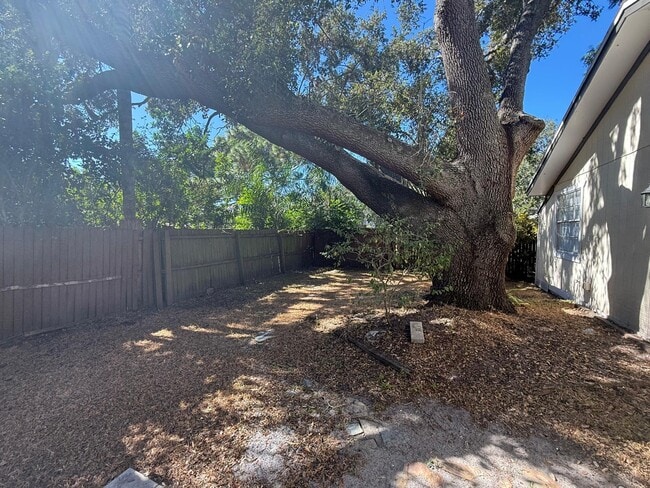 Building Photo - 2031 Charter Oaks Dr