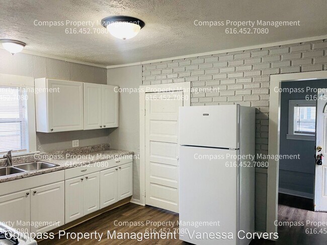 Building Photo - 4 br, 1 bath House - 933 2nd St NW