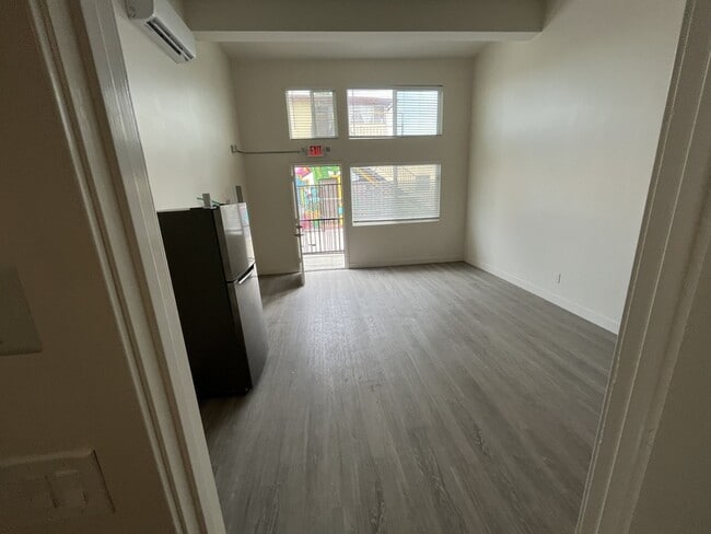 Building Photo - 138 W San Ysidro Blvd