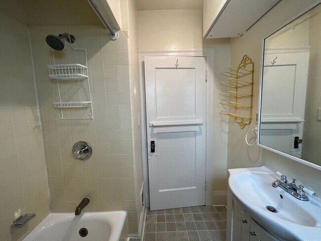 Building Photo - 3226 Fernside Blvd