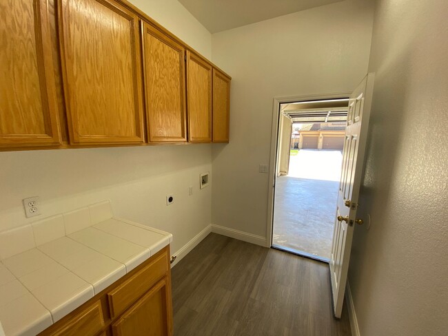 Building Photo - East Elk Grove Home Close to Pleasant Grov...