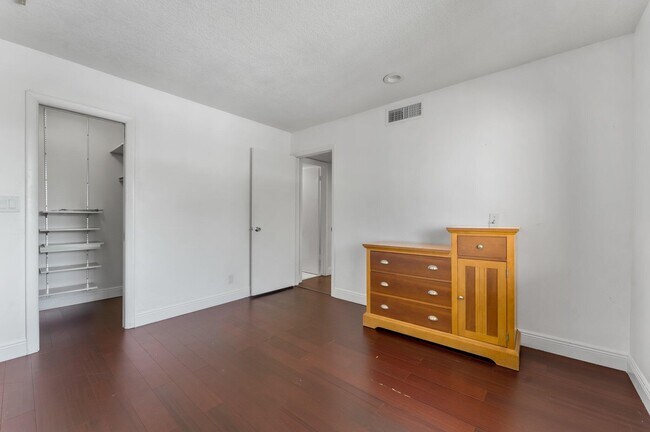 Building Photo - 4489 Luxemburg Ct