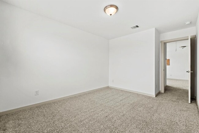Building Photo - 29627 Ella Larchmont Ct