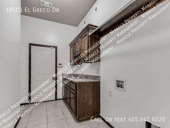 Building Photo - 18501 El Greco Dr