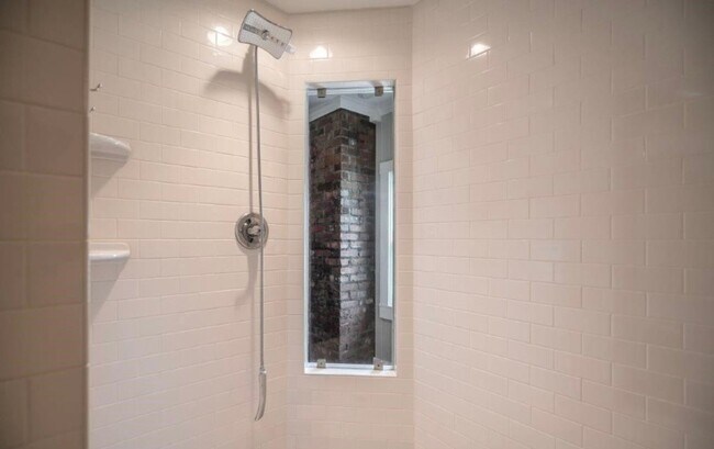 Building Photo - Gorgeous Renovated Highlands Bungalow – Av...