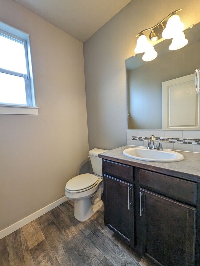 Building Photo - Gorgeous 3-Bedroom, 2.5-Bath Home on Corner Lot In Eugene!