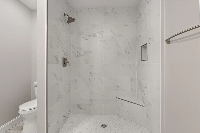 Building Photo - Modern Comfort Meets Suburban Convenience ...