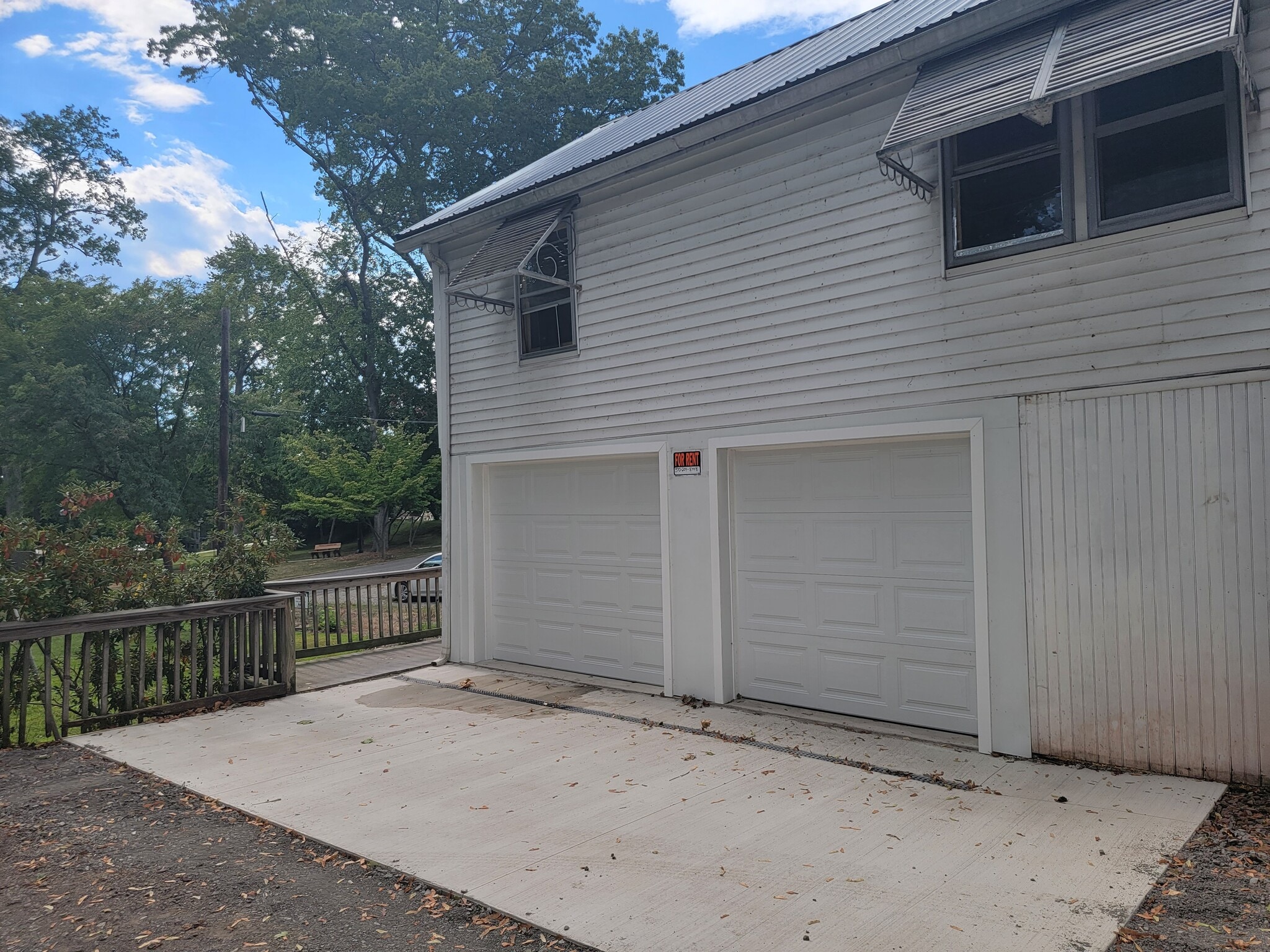 garage - 407 Bloom St