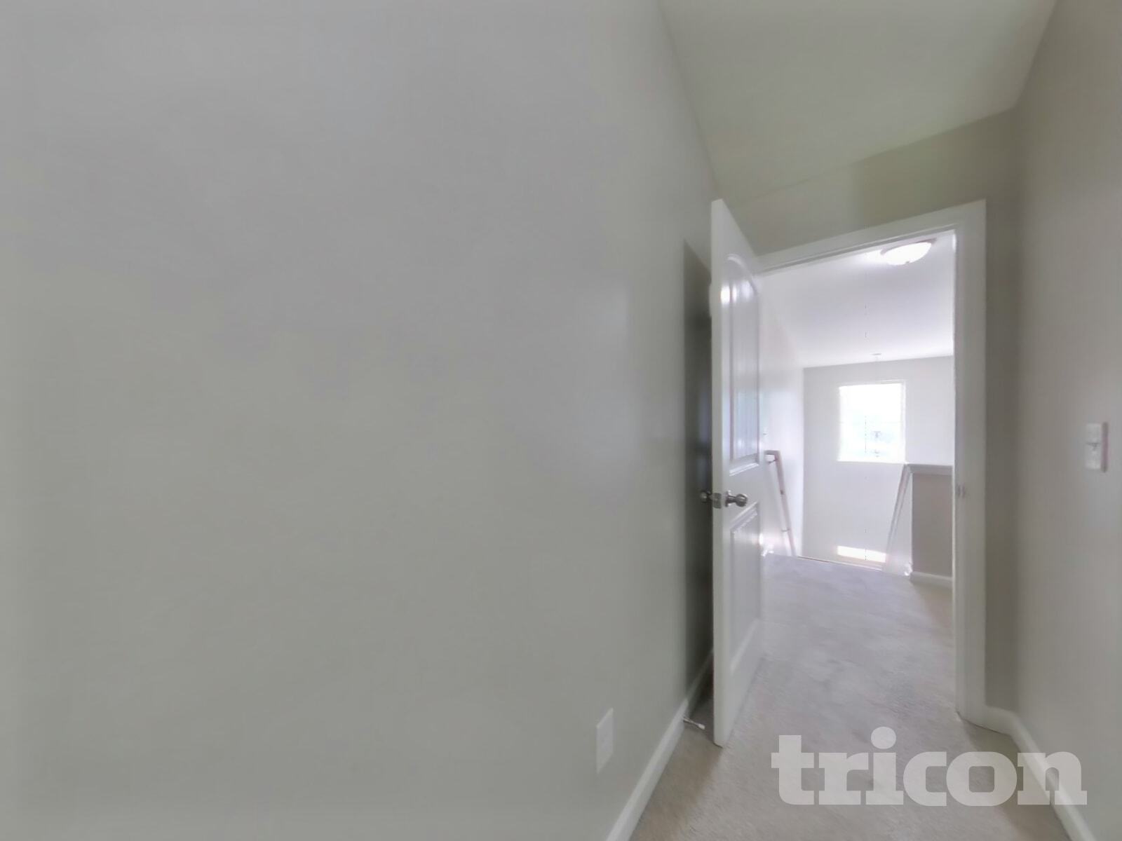 Building Photo - 347 Hawthorn Dr